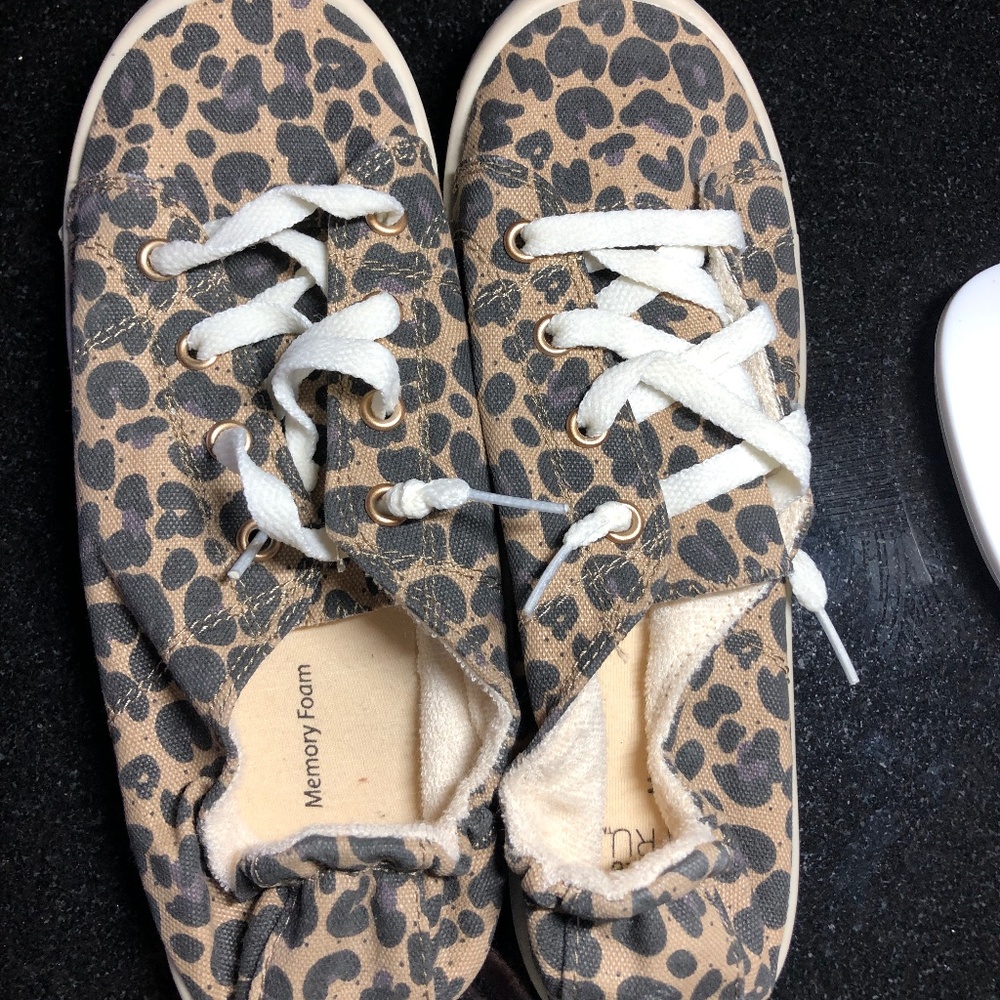 NWOT Time and Tru Woman's Scrunch-back sneakers, memory foam Leopard print